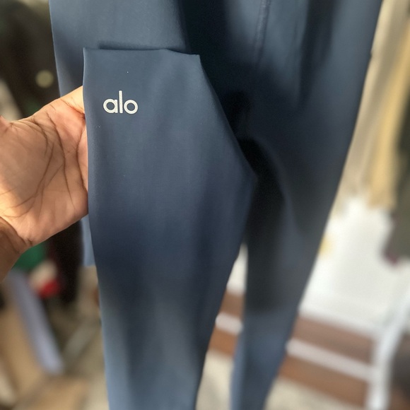 ALO YOGA RIPPED WARRIOR LEGGINGS WOMEN’S SIZE SMALL BLUE - Picture 7 of 10